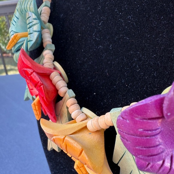 Stunning Tropical Hibiscus Floral Statement Necklace - Handcarved Wood - Picture 14 of 17